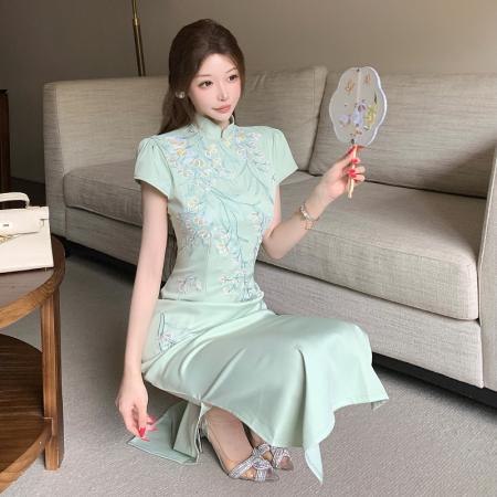 FA41001# 新中式国风刺绣气质改良旗袍连衣裙订婚礼服早秋修身包臀长裙 服裝批發女裝批發服飾貨源