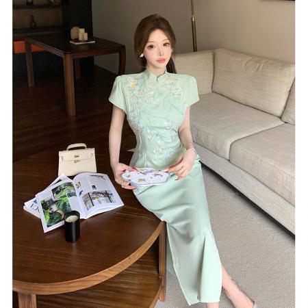 FA41001# 新中式国风刺绣气质改良旗袍连衣裙订婚礼服早秋修身包臀长裙 服裝批發女裝批發服飾貨源