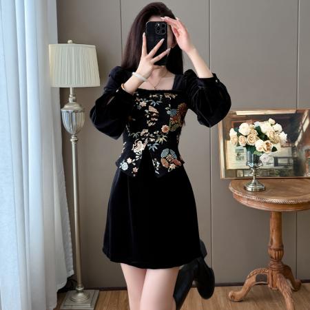 FA41162# 法式黑色丝绒拼接设计感连衣裙冬显瘦短裙 服裝批發女裝批發服飾貨源