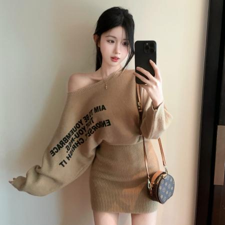 FA41610# 加厚辣妹露肩设计感针织连衣裙蝙蝠袖宽松显瘦毛衣裙 服裝批發女裝批發服飾貨源