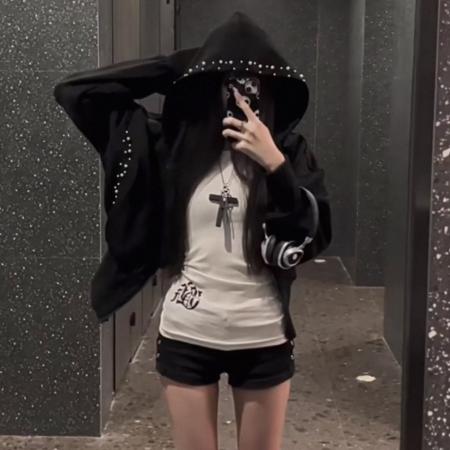 FA42010# 珍珠立体装饰短款连帽卫衣外套女秋高腰百搭休闲上衣 服裝批發女裝批發服飾貨源