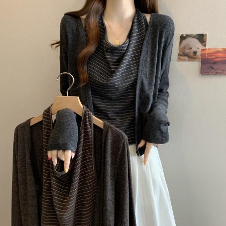 FA42523# 大码MM挂脖条纹拼接假两件显瘦长袖小衫设计感上衣女 服裝批發女裝批發服飾貨源