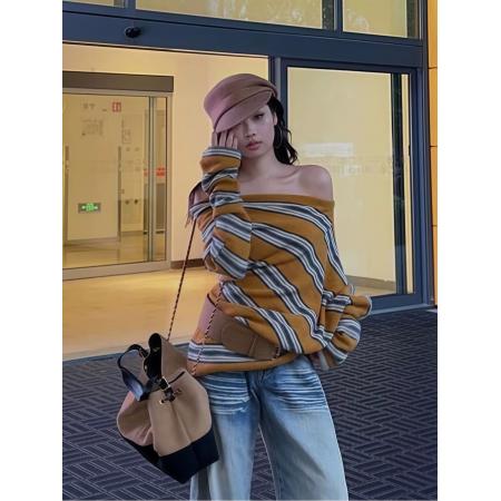 FA42538# 性感辣妹撞色条纹一字领露肩针织衫女装秋季新款宽松百搭长袖上衣 服裝批發女裝批發服飾貨源