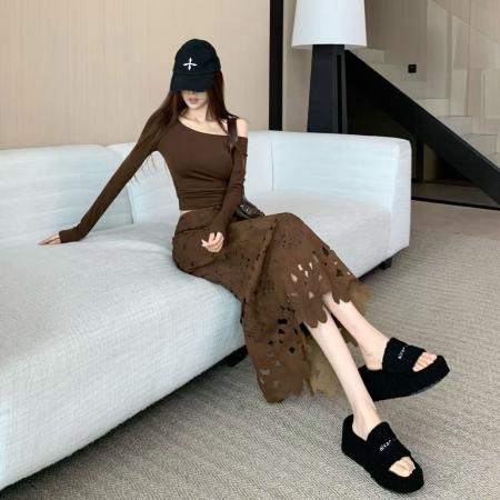 FA42566# 高级感复古咖色半身裙女秋季新款设计感烧花高腰显瘦休闲长裙 服裝批發女裝批發服飾貨源