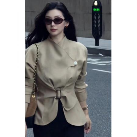 FA42572# 小众设计感卡其色风衣外套女秋季新款简单大方高级感收腰上衣 服裝批發女裝批發服飾貨源