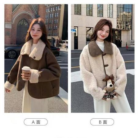 YF5936# 图片色秋冬时尚两穿设计翻领系扣长袖羊羔绒拼接仿皮绒短款上衣