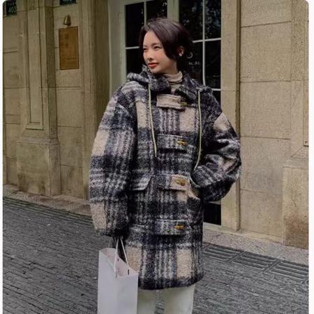 YF5954# 图片色冬季格子毛呢长袖翻领带帽牛角扣宽松大码时尚休闲外套