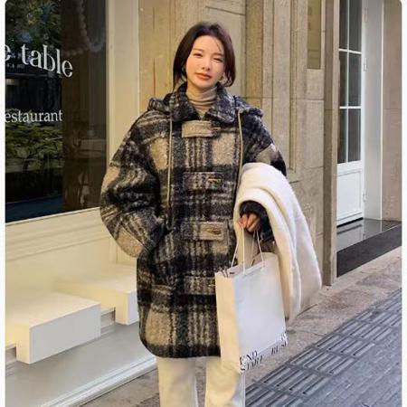 YF5954# 图片色冬季格子毛呢长袖翻领带帽牛角扣宽松大码时尚休闲外套