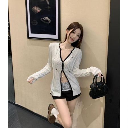 FA42762# 黑白撞色镂空v领针织衫女装秋季纯欲风修身收腰显瘦气质长袖上衣 服裝批發女裝批發服飾貨源