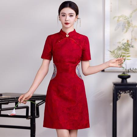国风红色喜庆改良刺绣旗袍金店销售工作服新中式修身收腰连衣裙 服裝批發女裝批發服飾貨源