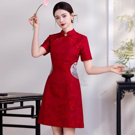 国风红色喜庆改良刺绣旗袍金店销售工作服新中式修身收腰连衣裙 服裝批發女裝批發服飾貨源
