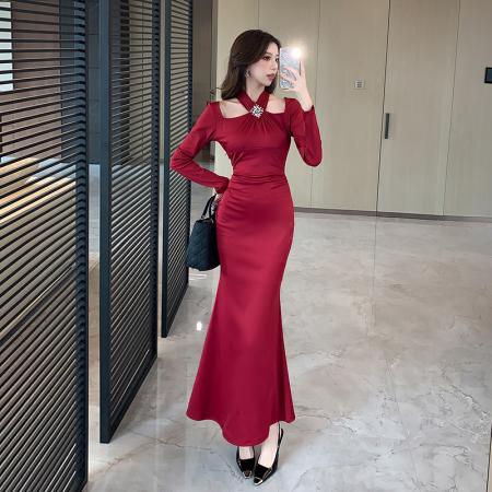 FA42920# 视频秋冬季新款长裙挂脖紧身包臀连衣裙 服裝批發女裝批發服飾貨源