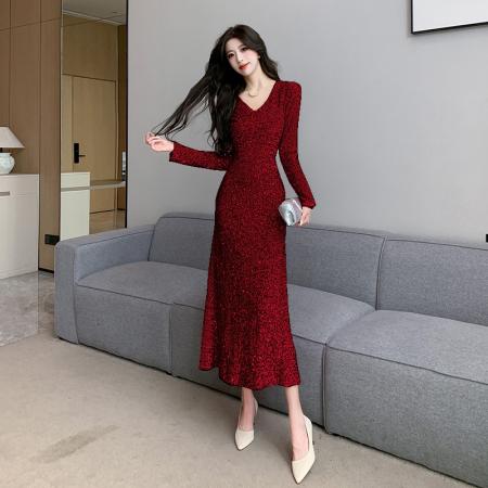 视频秋冬新款女V领长袖高级亮片修身包臀鱼尾连衣裙礼服 服裝批發女裝批發服飾貨源