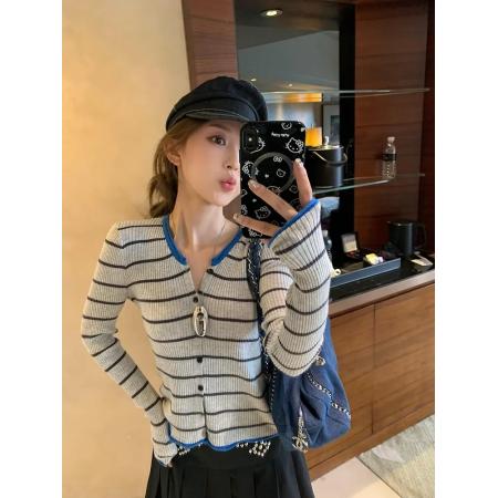 FA42938# 假两件条纹拼接v领针织开衫外套女秋季新款韩系别致修身短款上衣 服裝批發女裝批發服飾貨源