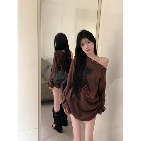 FA43244# 秋季美式复古小狗印花铆钉斜肩宽松长袖T恤女慵懒风上衣 服裝批發女裝批發服飾貨源
