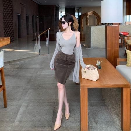 FA43583# 修身吊带宽松慵懒针织开衫两件套女复古高腰麂皮绒半身裙 服裝批發女裝批發服飾貨源