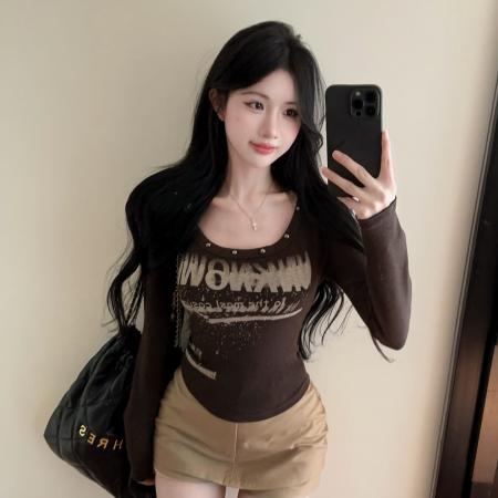 FA44025# 辣妹设计感铆钉字母印花U领长袖T恤百搭性感打底衫上衣  服裝批發女裝批發服飾貨源