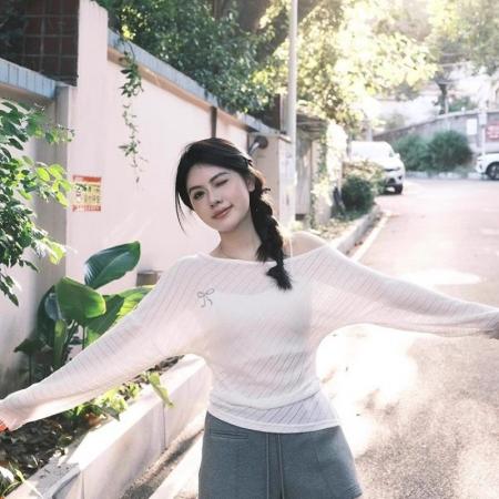 FA44045# 纯欲斜肩针织长袖T恤女早秋宽松罩衫不规则露肩上衣  服裝批發女裝批發服飾貨源