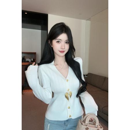 FA44124# 法式复古V领收腰针织衫女秋季新款金属扣设计感修身显瘦温柔上衣  服裝批發女裝批發服飾貨源