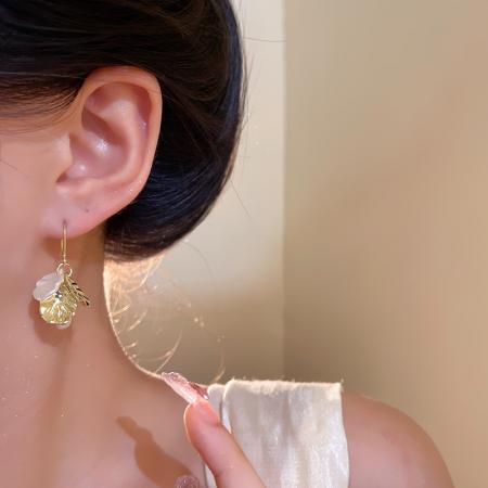 CX13528# 最便宜饰品批发 小清新森系白色花瓣耳坠新款爆款小众精致高级感耳环超仙耳饰