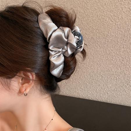 CX13540# 最便宜饰品批发 可甜可盐布艺三角抓夹女高级感新款大号发夹发量多鲨鱼夹头饰