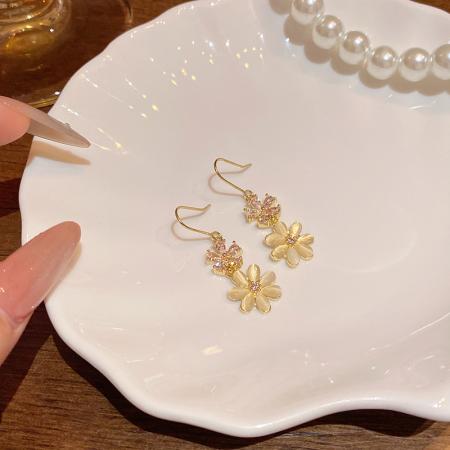 CX13551# 最便宜饰品批发 轻奢小众高级感猫眼石花朵耳环女精致微镶锆石小雏菊耳钉网红耳饰