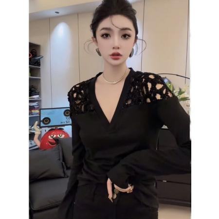FA44363# 欧货新款高级感百搭显瘦T恤女秋季设计感纯色拼接镂空v领气质上衣 服裝批發女裝批發服飾貨源