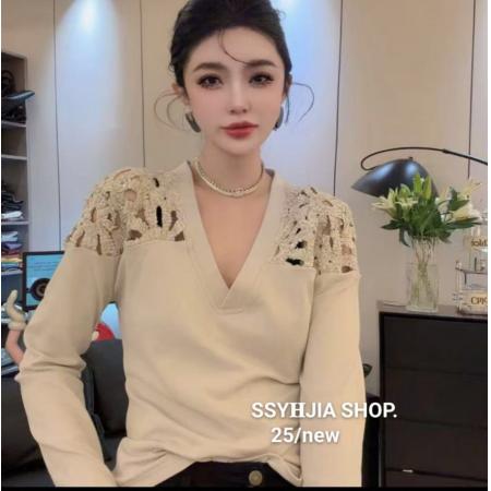 FA44363# 欧货新款高级感百搭显瘦T恤女秋季设计感纯色拼接镂空v领气质上衣 服裝批發女裝批發服飾貨源