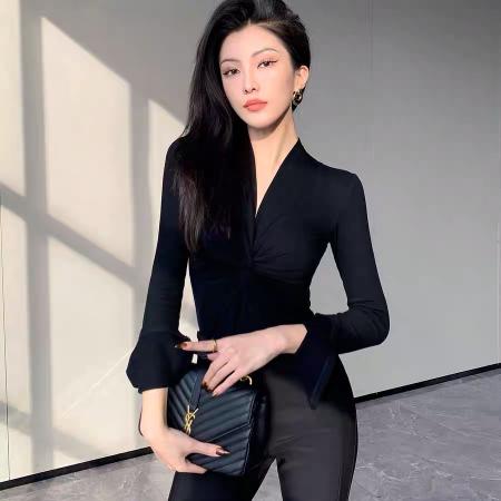 FA44365# 纪金其设计感秋冬修身显瘦百搭打底衫长袖扭结新款时尚休闲上衣女 服裝批發女裝批發服飾貨源