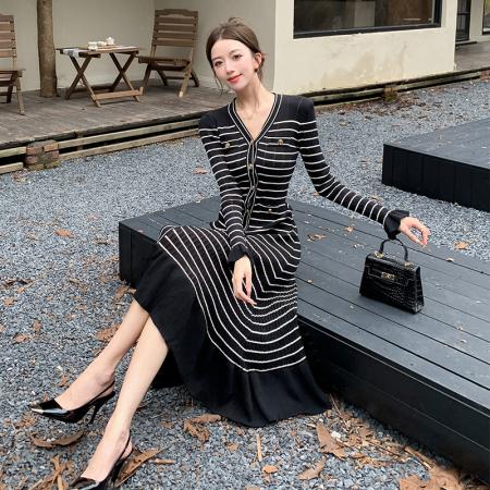 FA44649# 秋冬新款小香风v领条纹针织连衣裙长裙木耳边显瘦气质高级感 服裝批發女裝批發服飾貨源