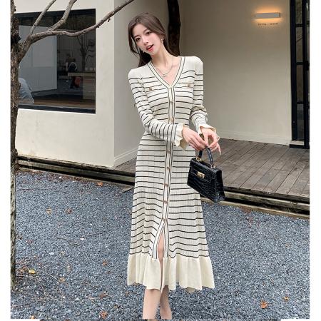 FA44649# 秋冬新款小香风v领条纹针织连衣裙长裙木耳边显瘦气质高级感 服裝批發女裝批發服飾貨源