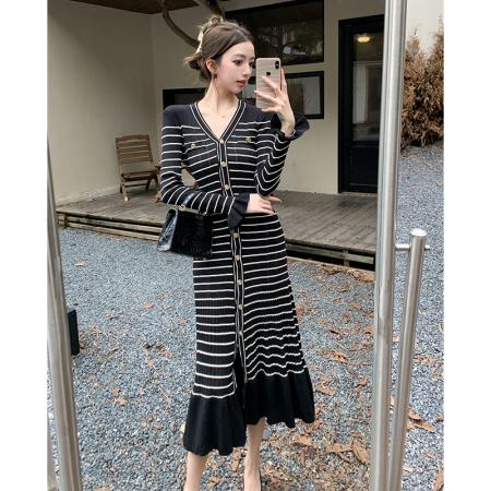 FA44649# 秋冬新款小香风v领条纹针织连衣裙长裙木耳边显瘦气质高级感 服裝批發女裝批發服飾貨源