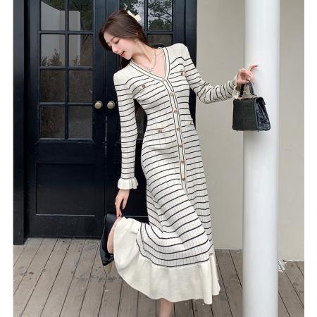 FA44649# 秋冬新款小香风v领条纹针织连衣裙长裙木耳边显瘦气质高级感 服裝批發女裝批發服飾貨源