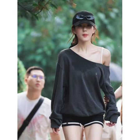 LN76320# 赵露思同款美式复古斜肩卫衣女时尚露肩上衣撞色吊带连体短裤套装 服裝批發女裝批發服飾貨源