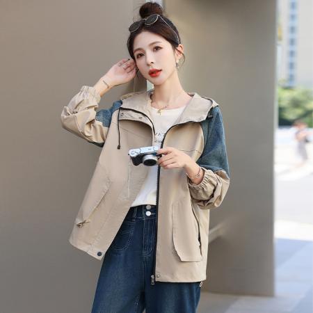 FA44943# 新款穿搭时尚减龄小众设计感牛仔拼接连帽外套夹克女 服裝批發女裝批發服飾貨源