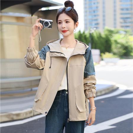 FA44943# 新款穿搭时尚减龄小众设计感牛仔拼接连帽外套夹克女 服裝批發女裝批發服飾貨源