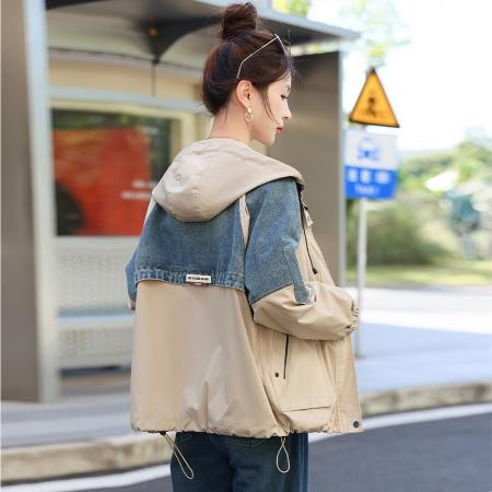 FA44943# 新款穿搭时尚减龄小众设计感牛仔拼接连帽外套夹克女 服裝批發女裝批發服飾貨源