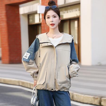 FA44943# 新款穿搭时尚减龄小众设计感牛仔拼接连帽外套夹克女 服裝批發女裝批發服飾貨源