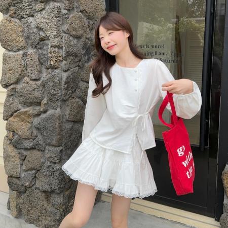 FA45221# ～法式不规则圆领单排扣衬衫女设计感绑带收腰褶皱上衣 服裝批發女裝批發服飾貨源