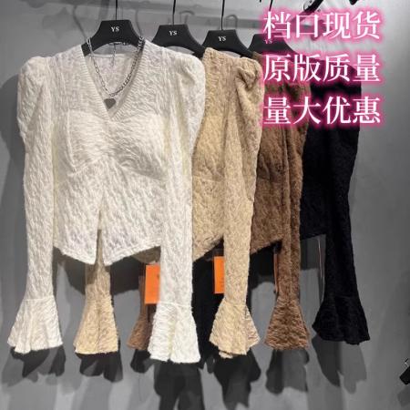 FA45367# 泡泡袖v领蕾丝打底衫女秋冬新款韩版修身短款气质内搭喇叭袖上衣 服裝批發女裝批發服飾貨源