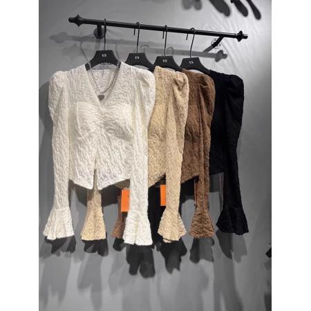 FA45367# 泡泡袖v领蕾丝打底衫女秋冬新款韩版修身短款气质内搭喇叭袖上衣 服裝批發女裝批發服飾貨源