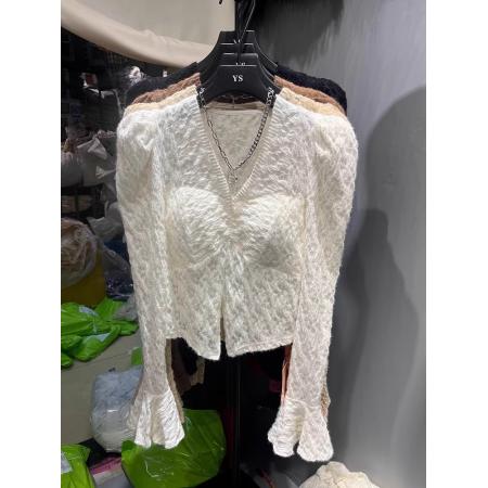 FA45367# 泡泡袖v领蕾丝打底衫女秋冬新款韩版修身短款气质内搭喇叭袖上衣 服裝批發女裝批發服飾貨源