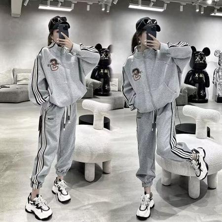 春秋季时尚洋气学生网红休闲三条杠裤子两件套运动套装女 服裝批發女裝批發服飾貨源