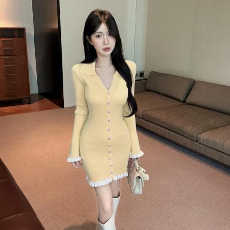 轻奢排扣V领木耳边花瓣喇叭袖针织连衣裙秋冬打底包臀短裙 服裝批發女裝批發服飾貨源