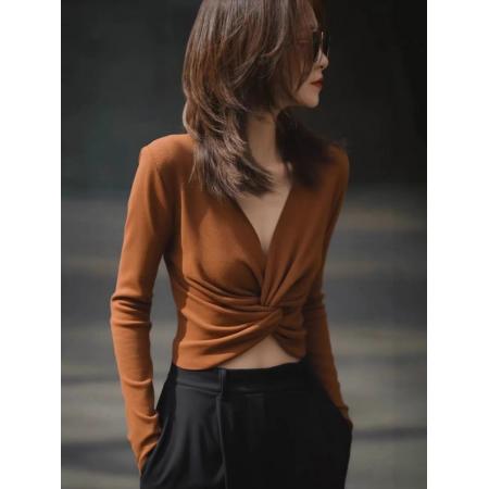 FA45273# 早秋法式轻奢咖色扭结v领长袖打底衫女内搭设计感纯欲辣妹短上衣 服裝批發女裝批發服飾貨源
