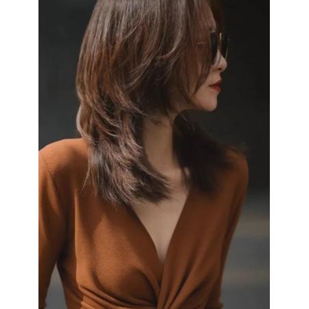 FA45273# 早秋法式轻奢咖色扭结v领长袖打底衫女内搭设计感纯欲辣妹短上衣 服裝批發女裝批發服飾貨源