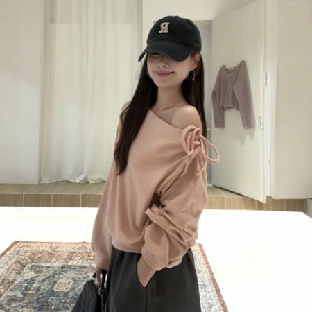 FA45334# 韩系慵懒风斜肩系带粉色长袖卫衣女秋季小众设计宽松显瘦甜辣上衣 服裝批發女裝批發服飾貨源