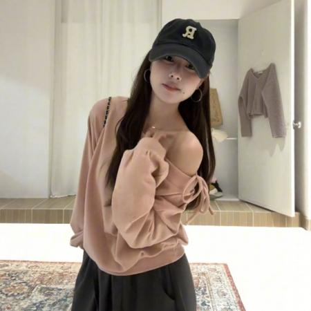 FA45334# 韩系慵懒风斜肩系带粉色长袖卫衣女秋季小众设计宽松显瘦甜辣上衣 服裝批發女裝批發服飾貨源