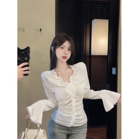 FA45378# 新款轻熟风V领褶皱花朵喇叭袖打底衫百搭上衣 服裝批發女裝批發服飾貨源