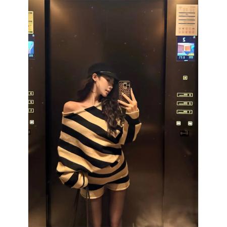 FA45412# 撞色条纹慵懒风纯欲套装女斜肩长袖针织衫修身短裤两件套 服裝批發女裝批發服飾貨源